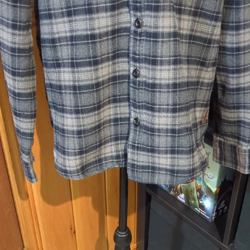 Roots Size S Men's Gray and Black Plaid Button-Up Shirt - Picture 3 of 15